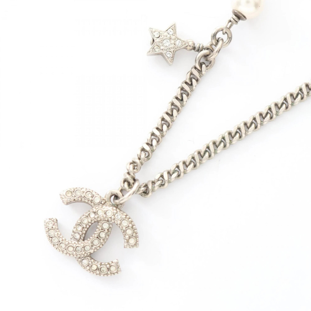 CHANEL White Pearl Necklace